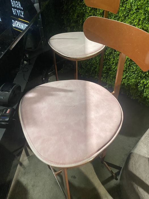 27бр. Поръчкови бар столове.