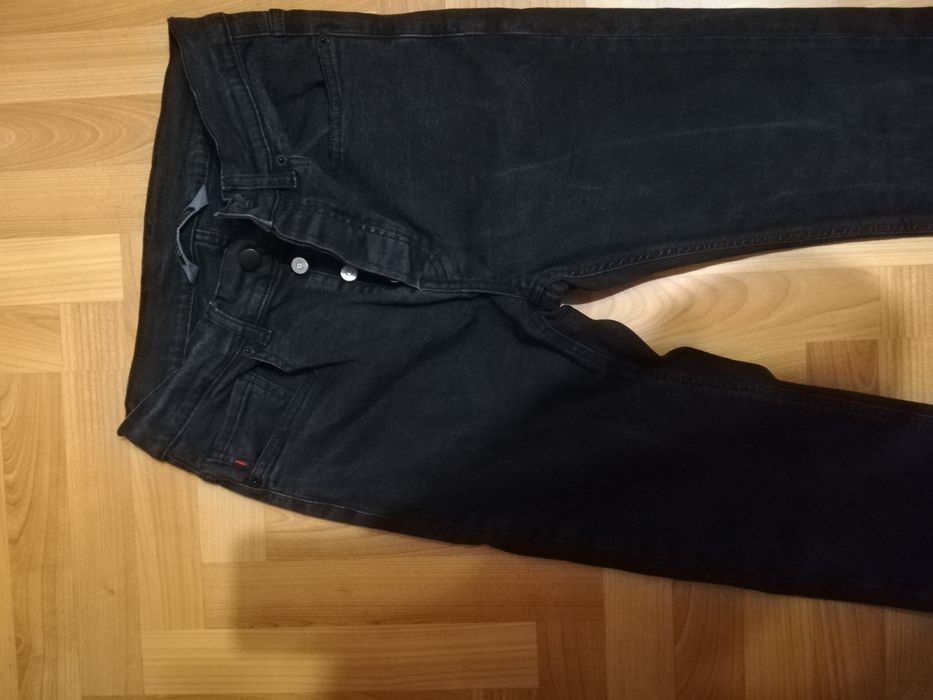 Blugi negri  bigotti