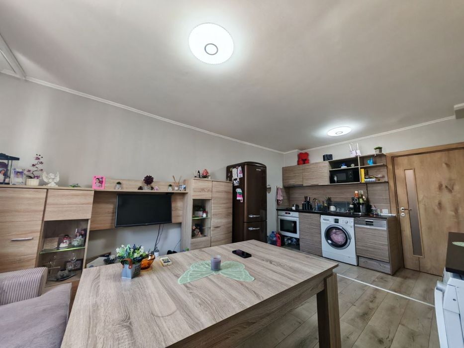 Обзаведен двустаен апартамент в Меден рудник зона А - преустроен в тр