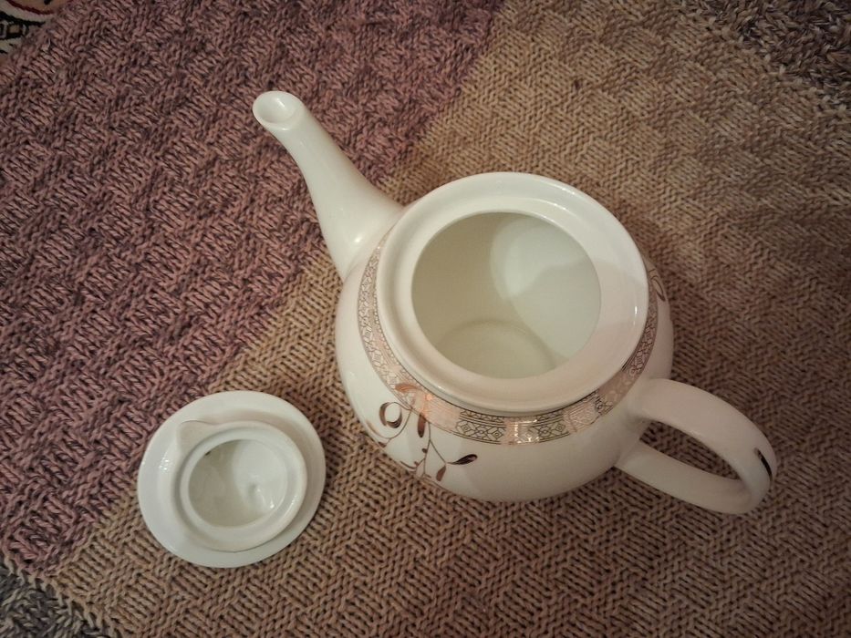 Заварник фарфоровой новый.