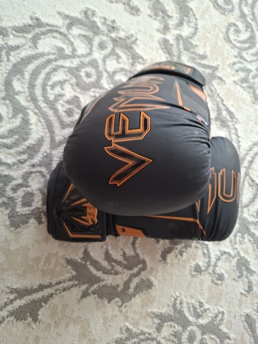 Боксерские перчатки