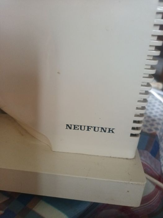 Електрическа машинка за колбаси и хляб