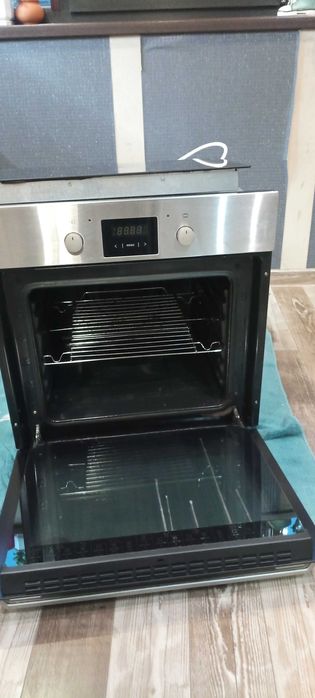 Продавам фурна за вграждане и плот за вграждане Hansa.