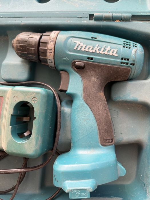 Винтоверт  Makita 12v