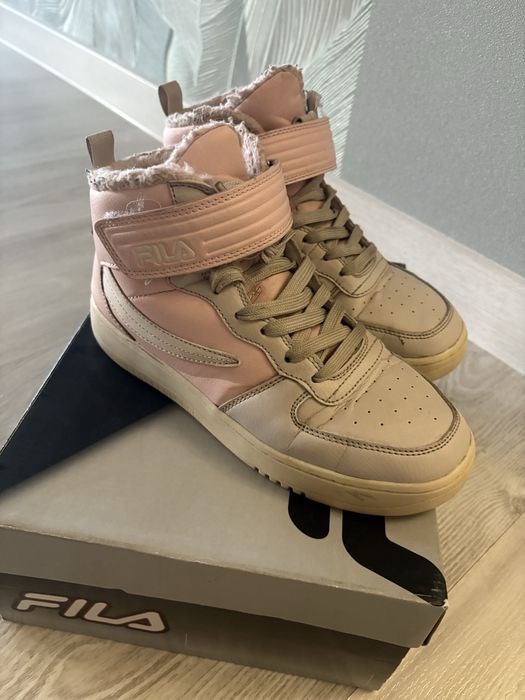 Зимние кроссовки на девочку