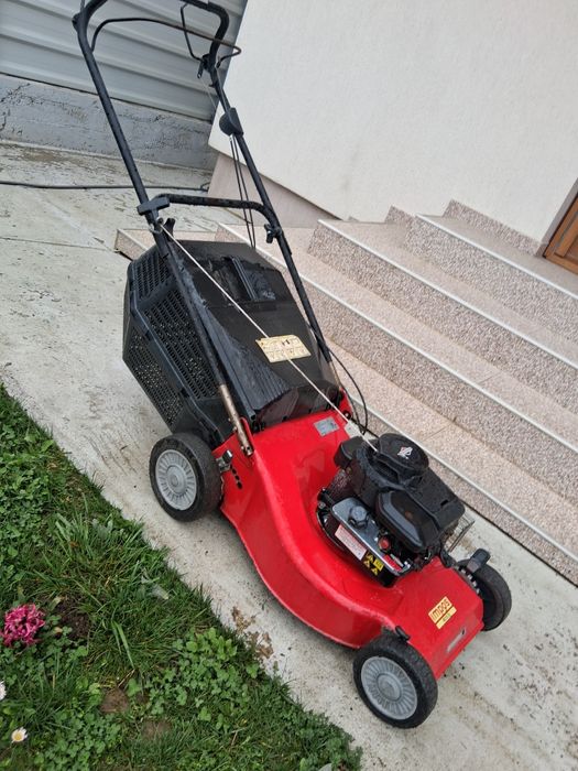 Vând mașină de tuns iarba pe benzină Impos 4620 S.