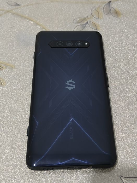 Продаю телефон Black Shark 4