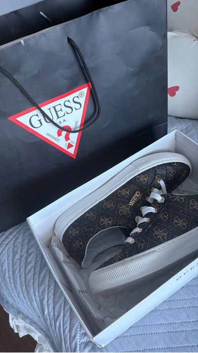 Guess крассовки