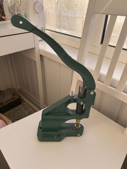 Продам ручной пресс для кнопок, люверсов