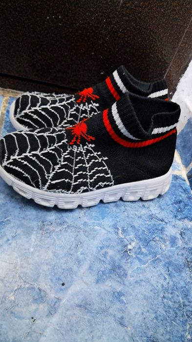 Adidasi baiat marimea 31