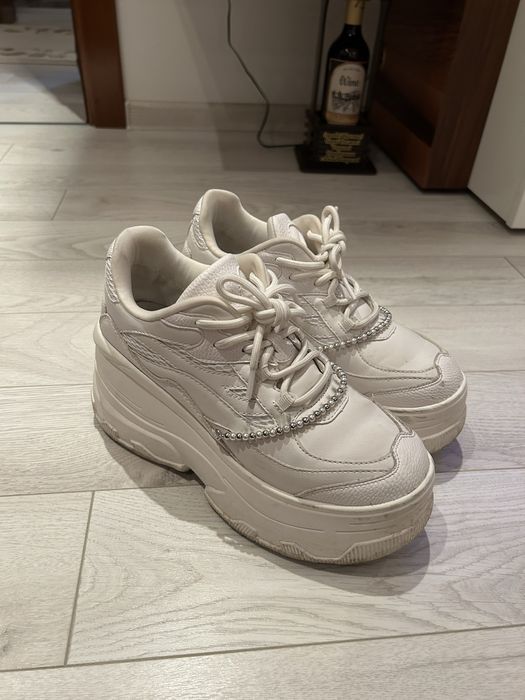 Маратонки Bershka