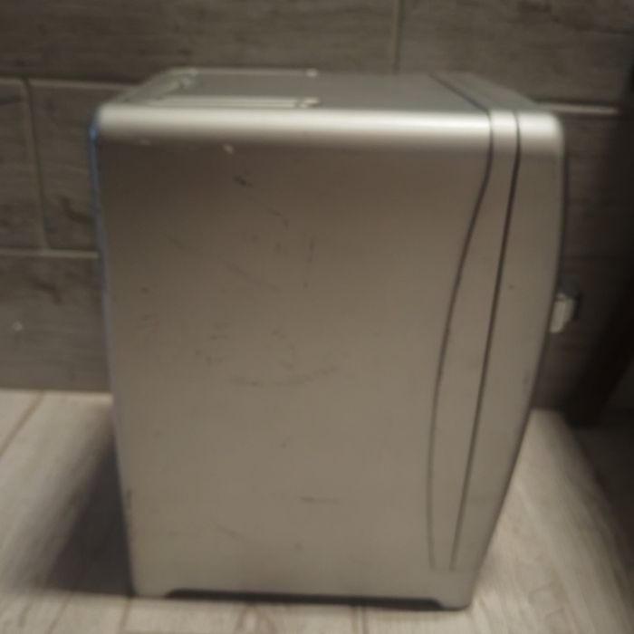 Мини хладилник на 12 и 220 волта