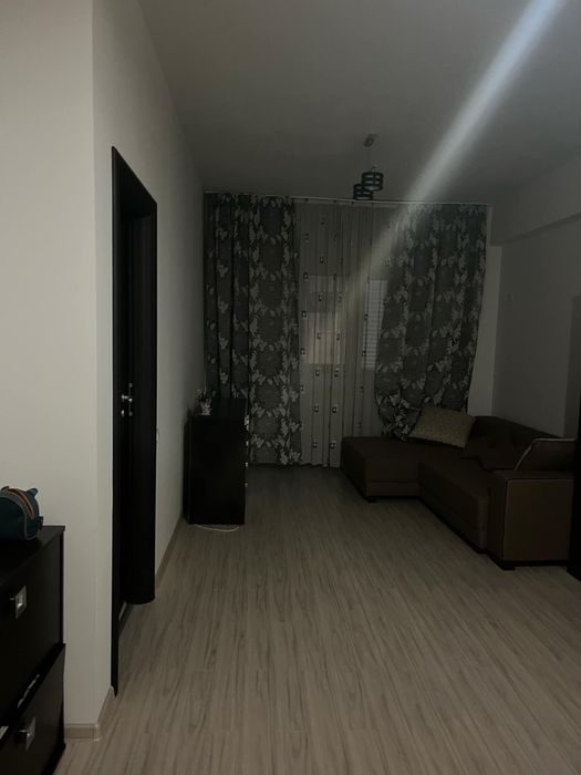 Închiriez garsonieră