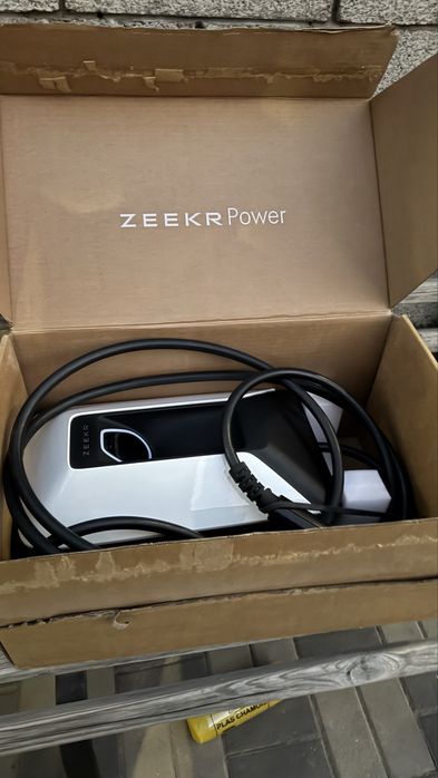 Зарядная станция Zeekr