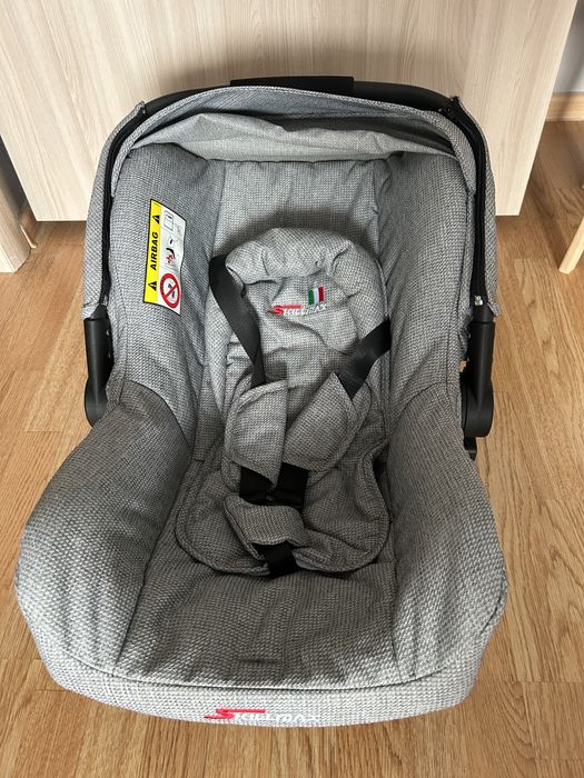 Коляска и автокресло фирмы Skillmax