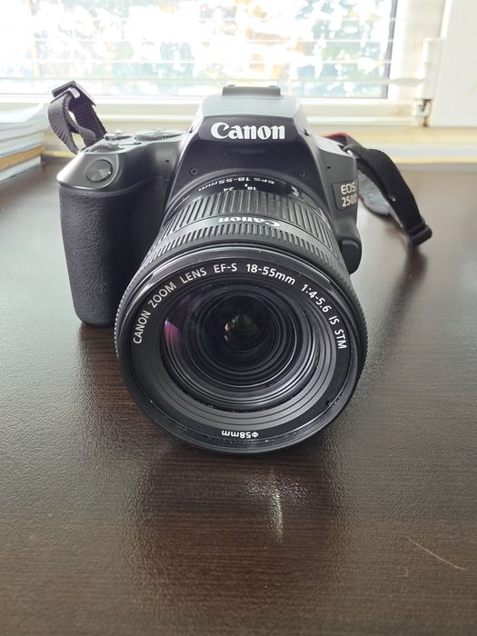 Фотоапарат : Canon EOS 250D