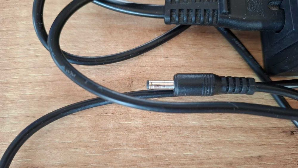Зарядно за лаптоп - 12V