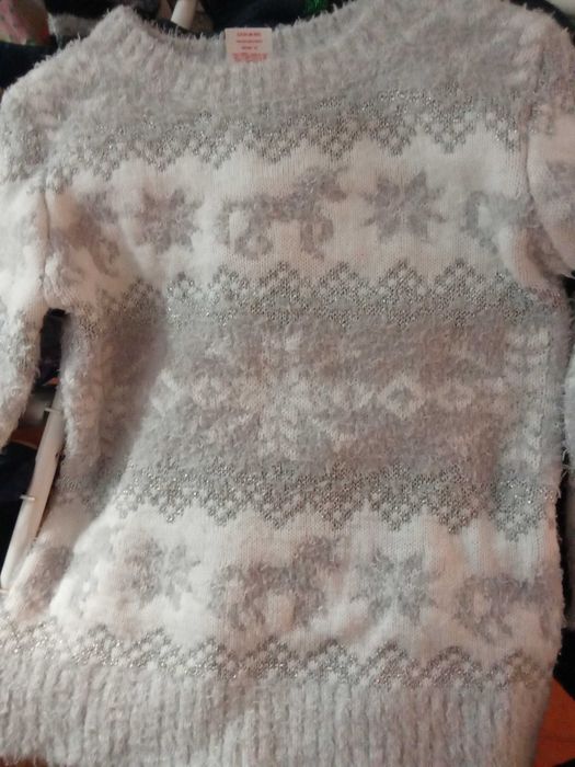 Зимни пуловери 6-8 г.-2 евро.