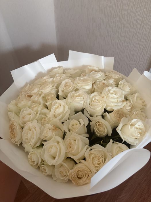 Белые розы/цена договорная