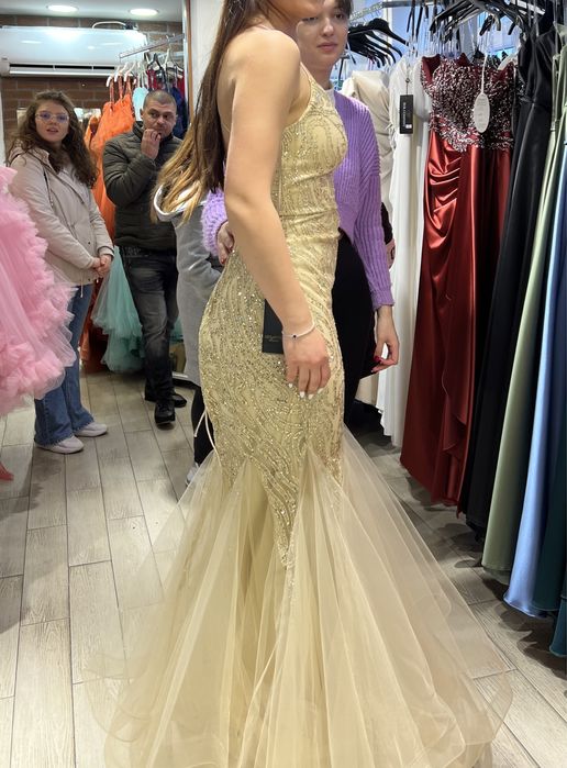 Абитуриентска рокла