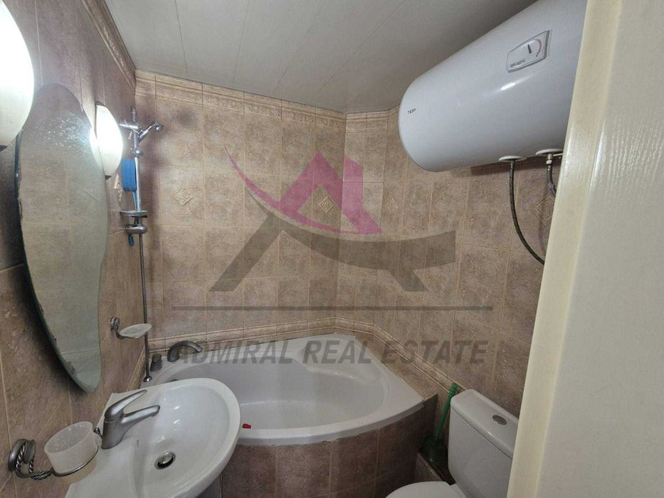 Атрактивна цена -тристаен -Лятно кино