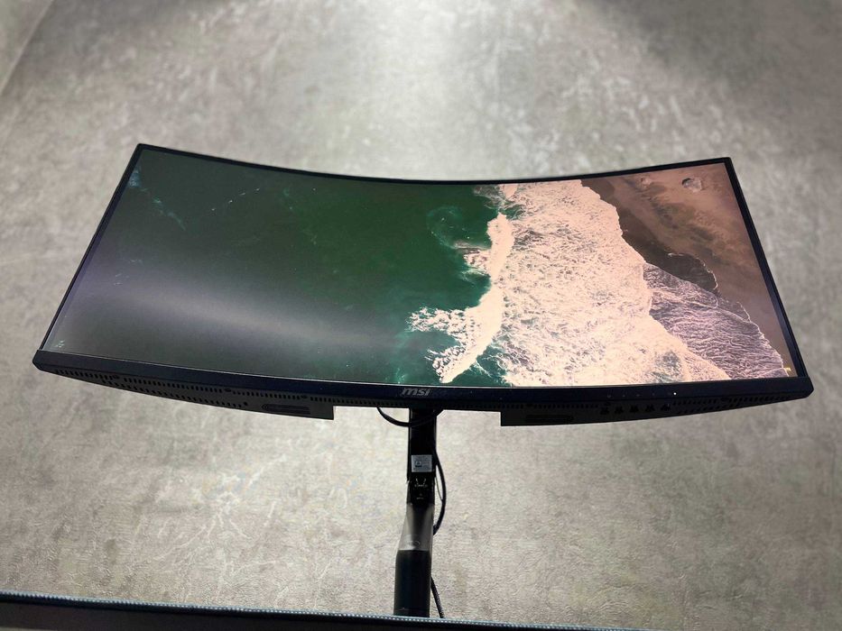 Monitor MSI — 34″ MAG 342CQR E2 180hz Curved Gaming