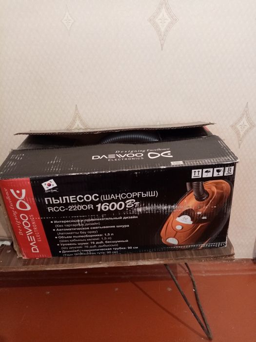 Пылесос марки Део , мощностью 1600 вт.