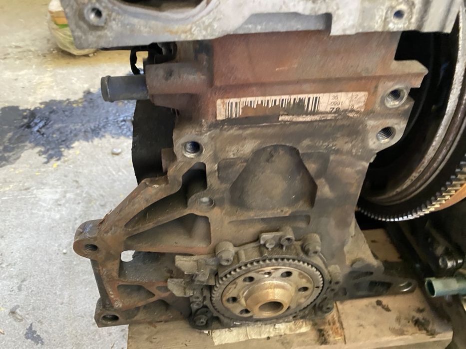 Двигател на части 2011 VW GOLF SEAT AUDI SKODA 2.0 TDI Engine CBA CBAB