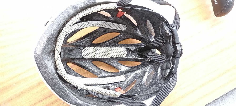 Uvex каска за колездене