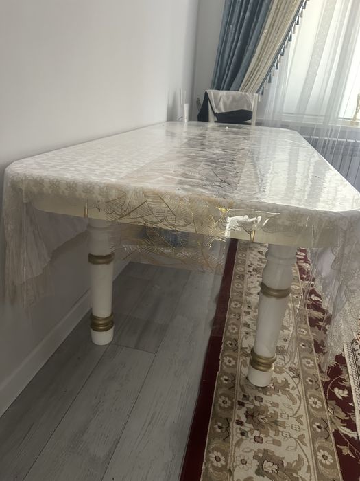 Стол с 4 стульями