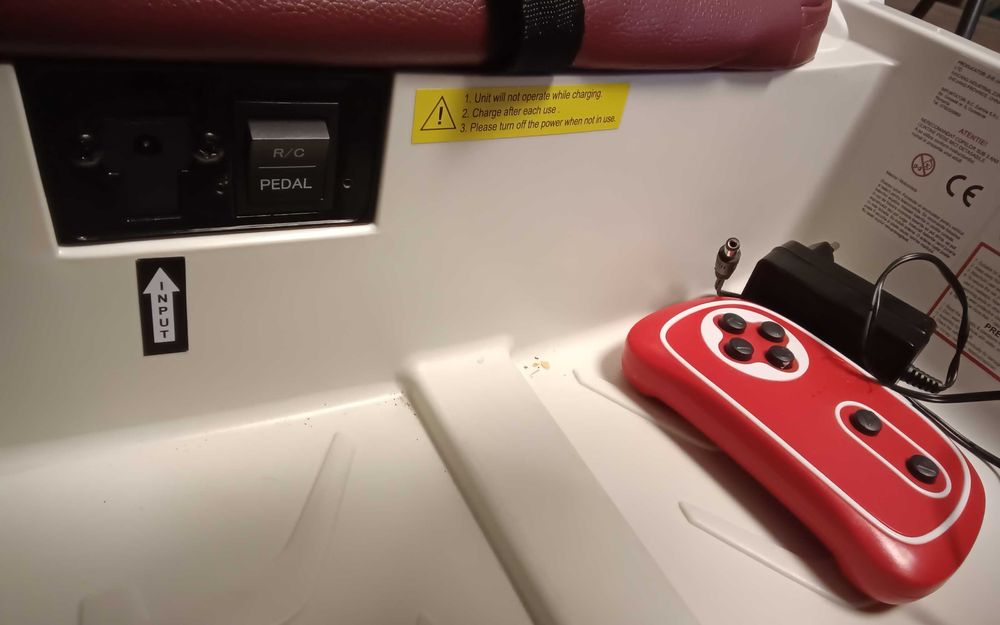 Masina BMW pentru copii