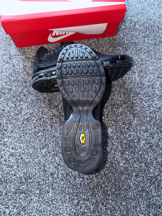 Nike tn black.