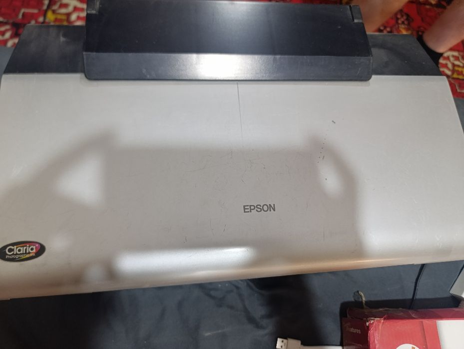 Продаю цветной принтер epson