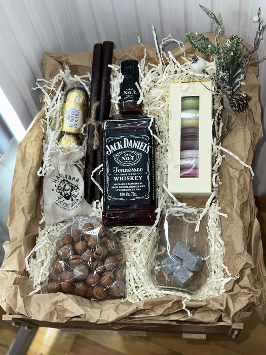 В наличии подарок