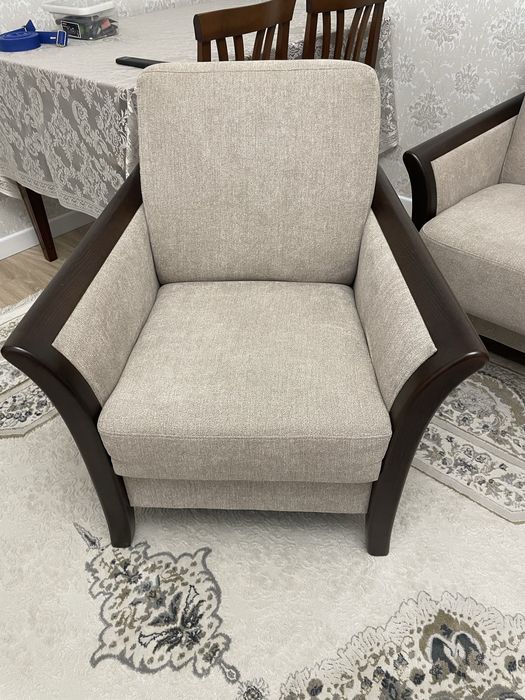 Продам диван два кресла