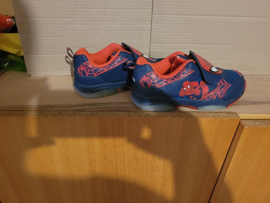 Детски маратонки светещи