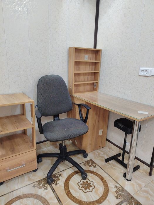 Срочно продаётся офисный стульчики