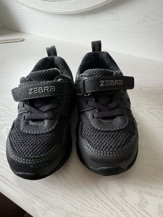 Детские кроссовки