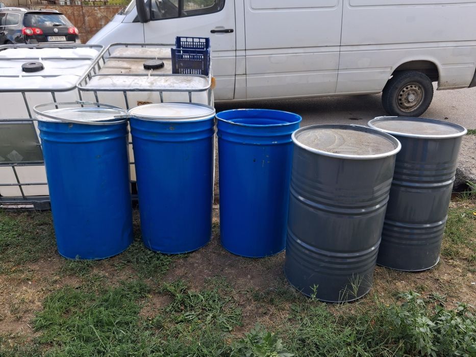 Vand butoaie de tabla si plastic,preturi de ka 110-150 lei