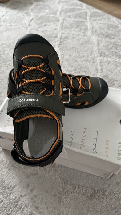 Сандали новые на мальчика