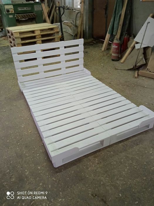 Спалня тип "Палет дизайн" с чекмеджета