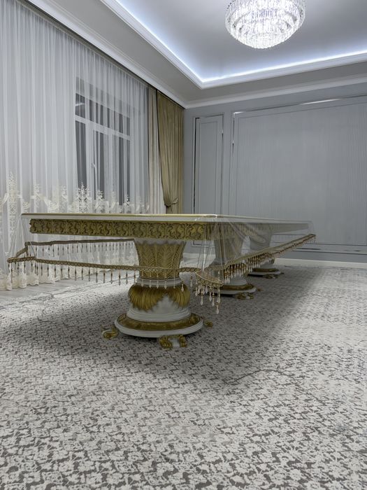 Стол   4  метра