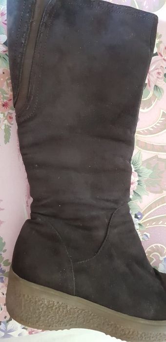 Продам замшевые зимние сапоги