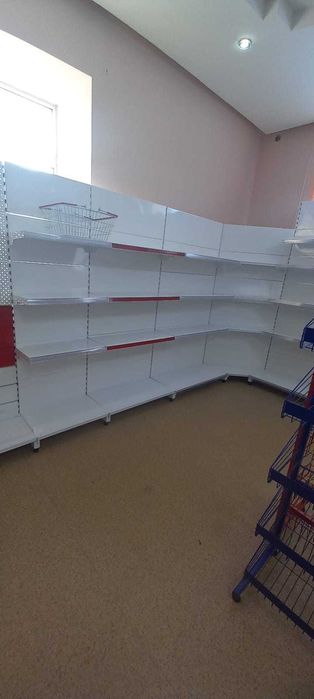 Витрины прилавки полки