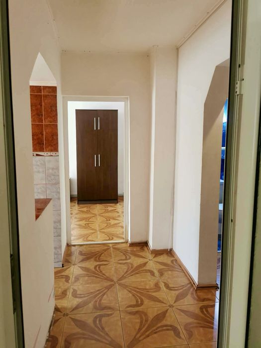 De inchiriat apartament cu 2 camere la parter zona garii