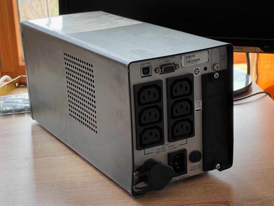 Непрекъсващ ТЗИ UPS APC SUA750I чиста синусоида