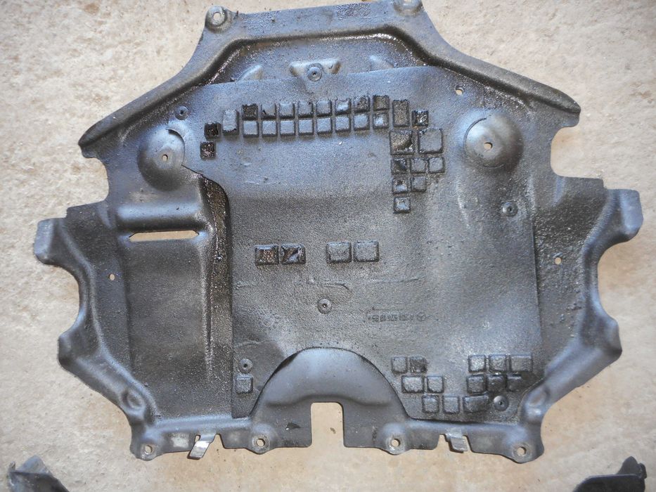 Капаци на двигатели от Мерцедес