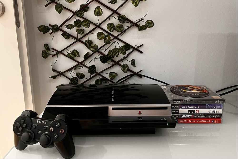 Playstation 3, Model:CECHL04, un joystick+5 jocuri pe disc