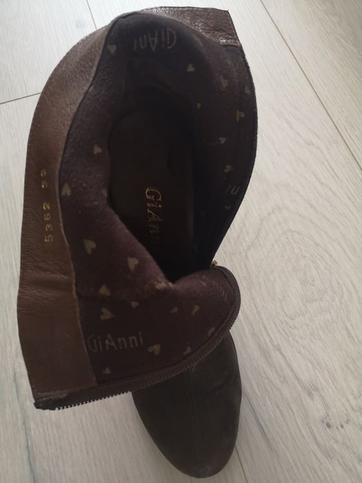 Дамски боти с висок ток