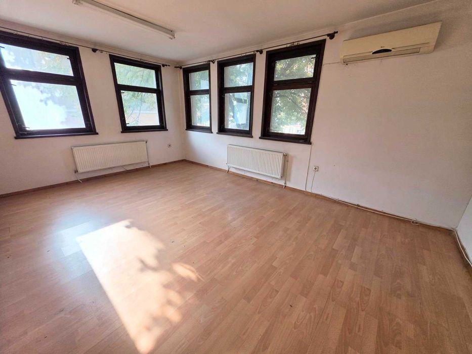 Дава се под наем Магазин в Казанлък - 390 кв.м за 800 € - Снимка #8